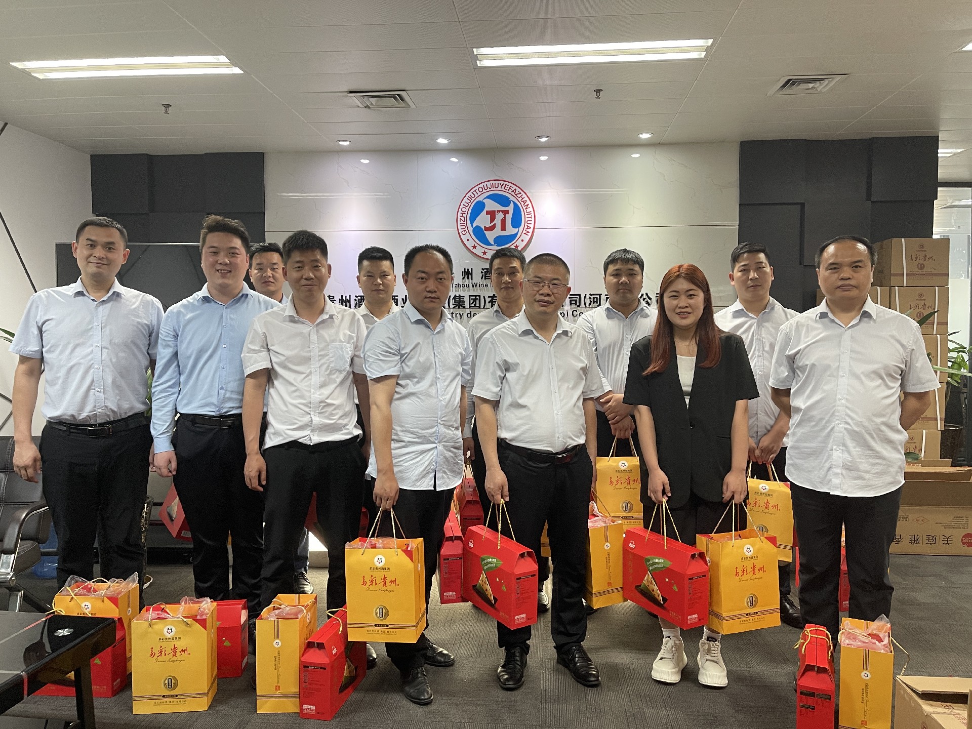 1654154944102457.png 贤酒团队.png