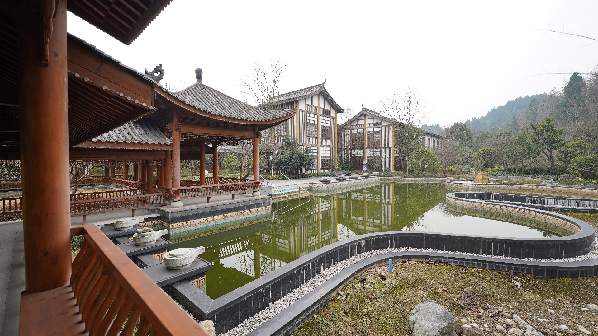 �����;ƺ���ɽ�ӣ�������Ȼ֮��